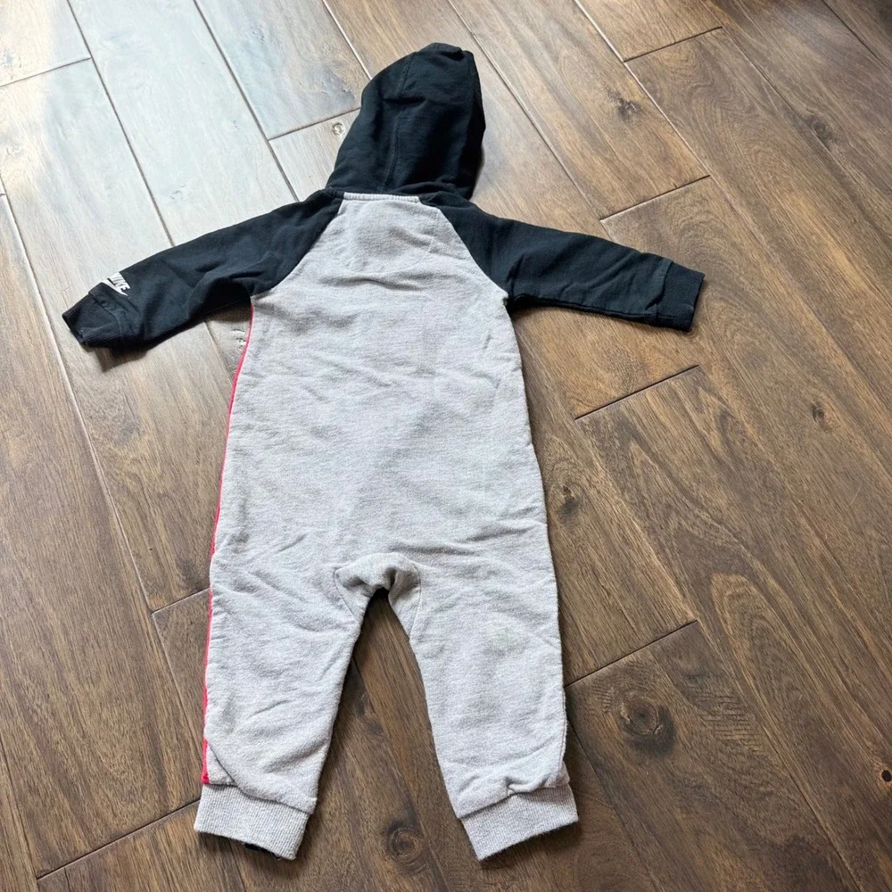 Nike Hooded Romper Kids 9M Red Grey Black Excellent Colorblock Zip Fleece Futura